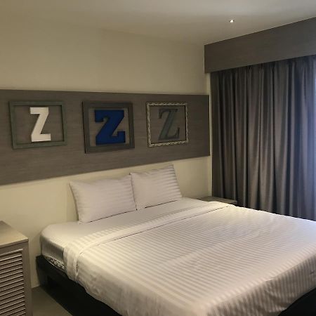 Lazy Sunday Hostel Bangkok Esterno foto