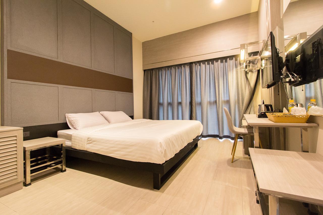 Lazy Sunday Hostel Bangkok Esterno foto