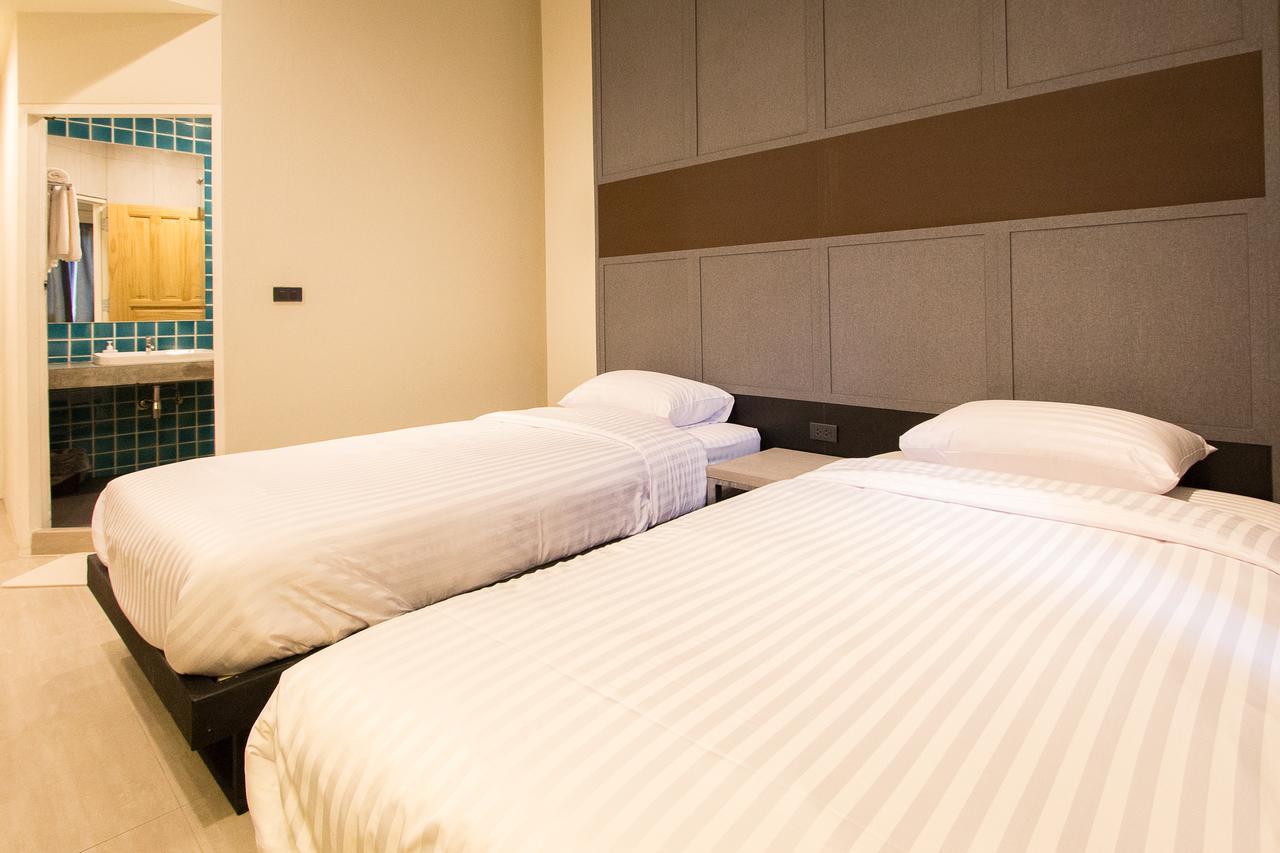 Lazy Sunday Hostel Bangkok Esterno foto
