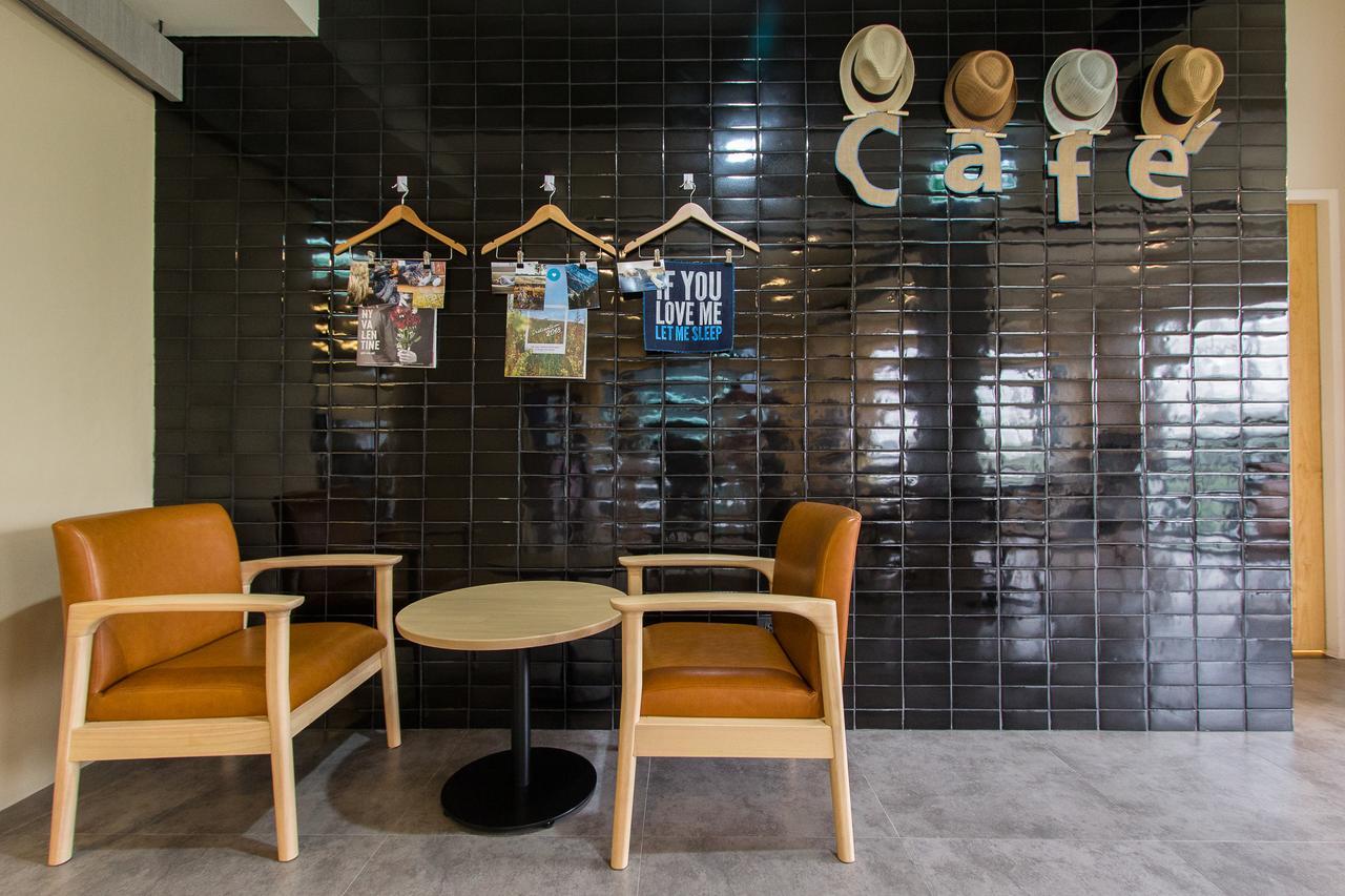 Lazy Sunday Hostel Bangkok Esterno foto