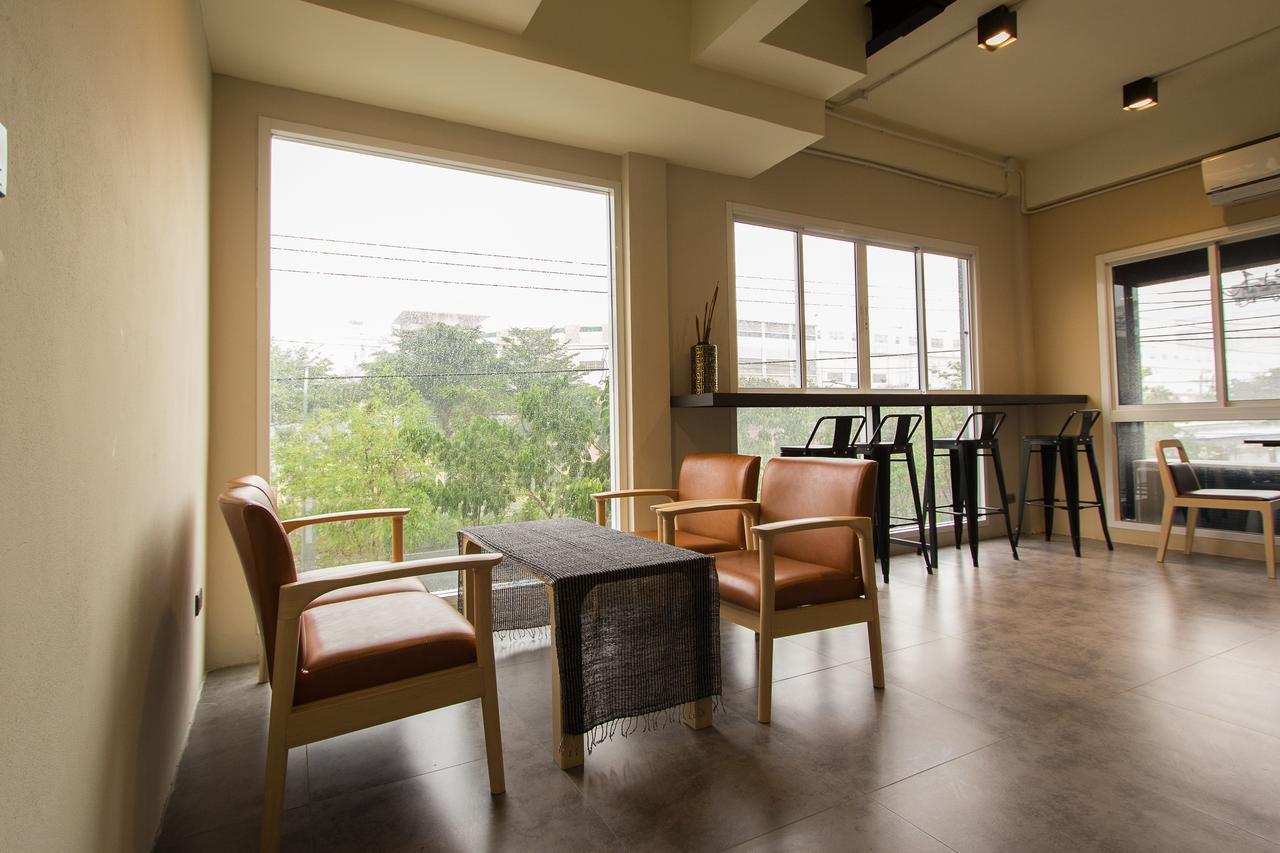 Lazy Sunday Hostel Bangkok Esterno foto