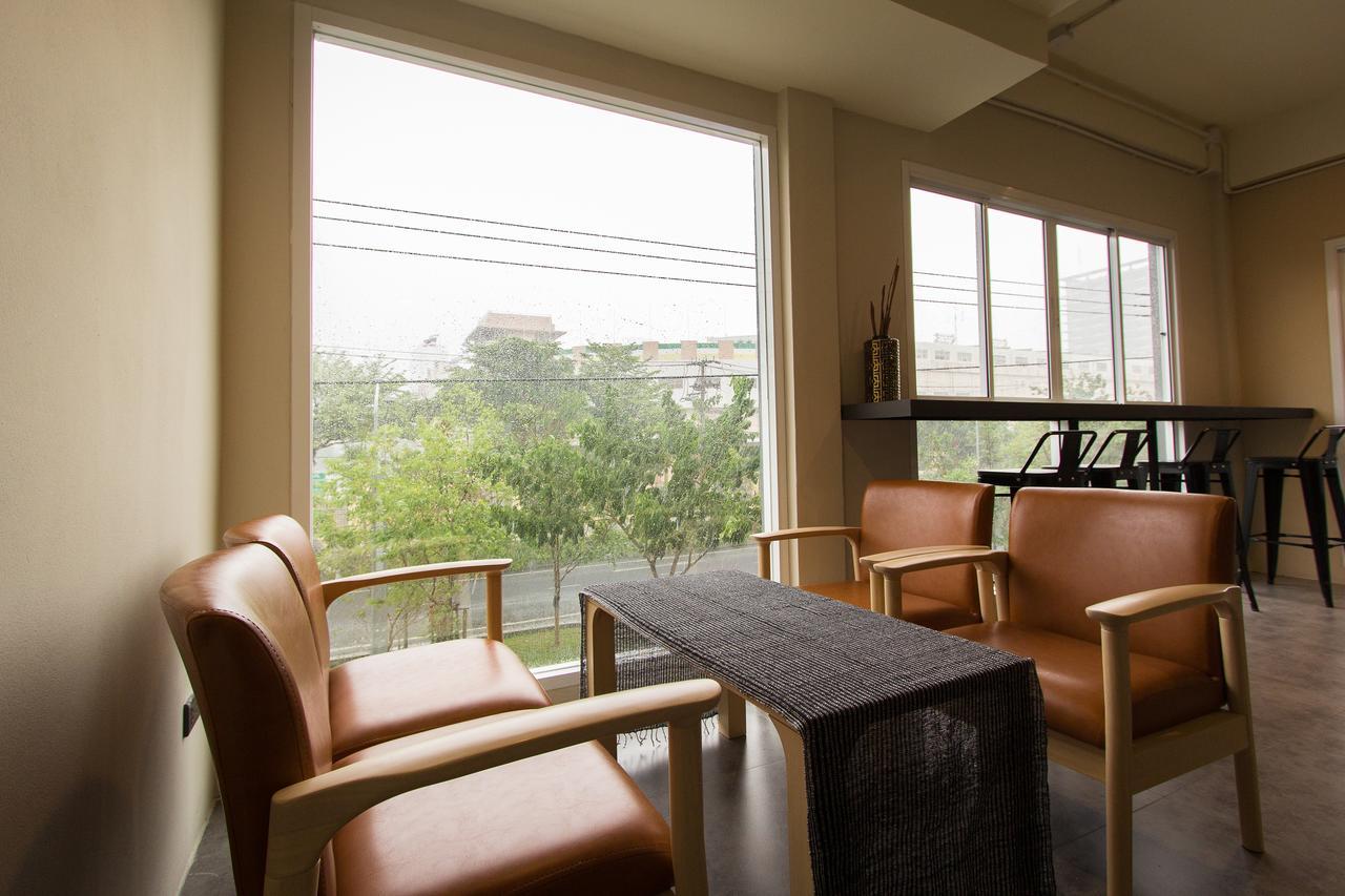 Lazy Sunday Hostel Bangkok Esterno foto