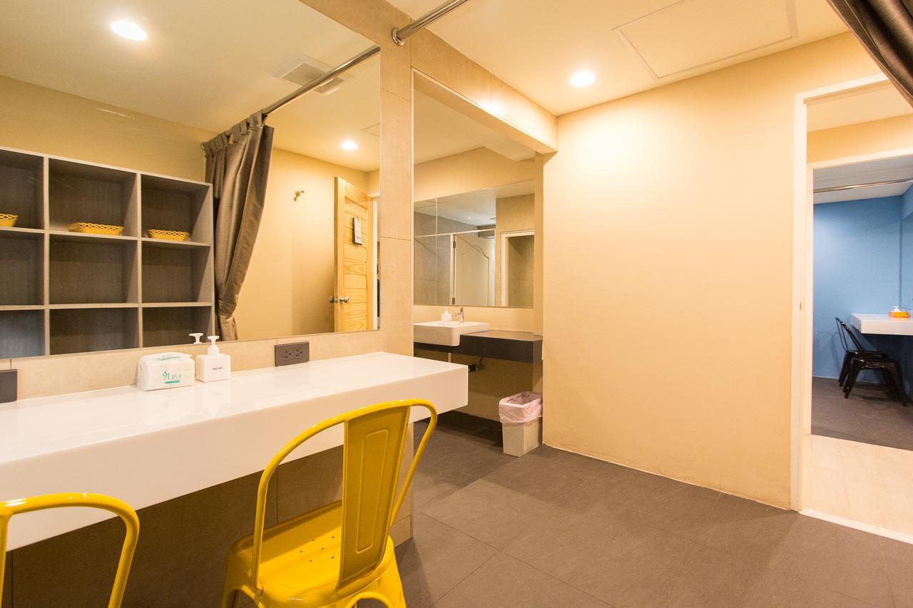 Lazy Sunday Hostel Bangkok Esterno foto